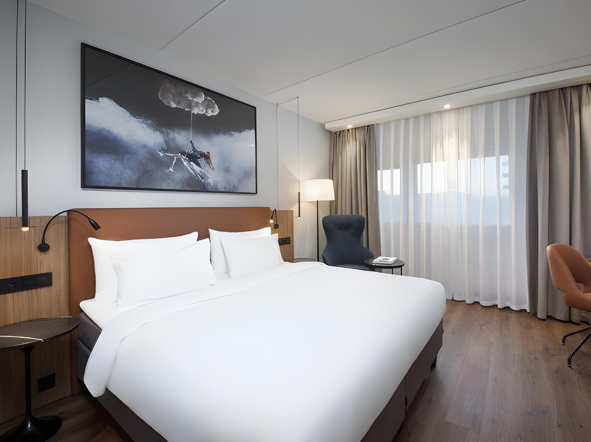 Superior Room - Airport View