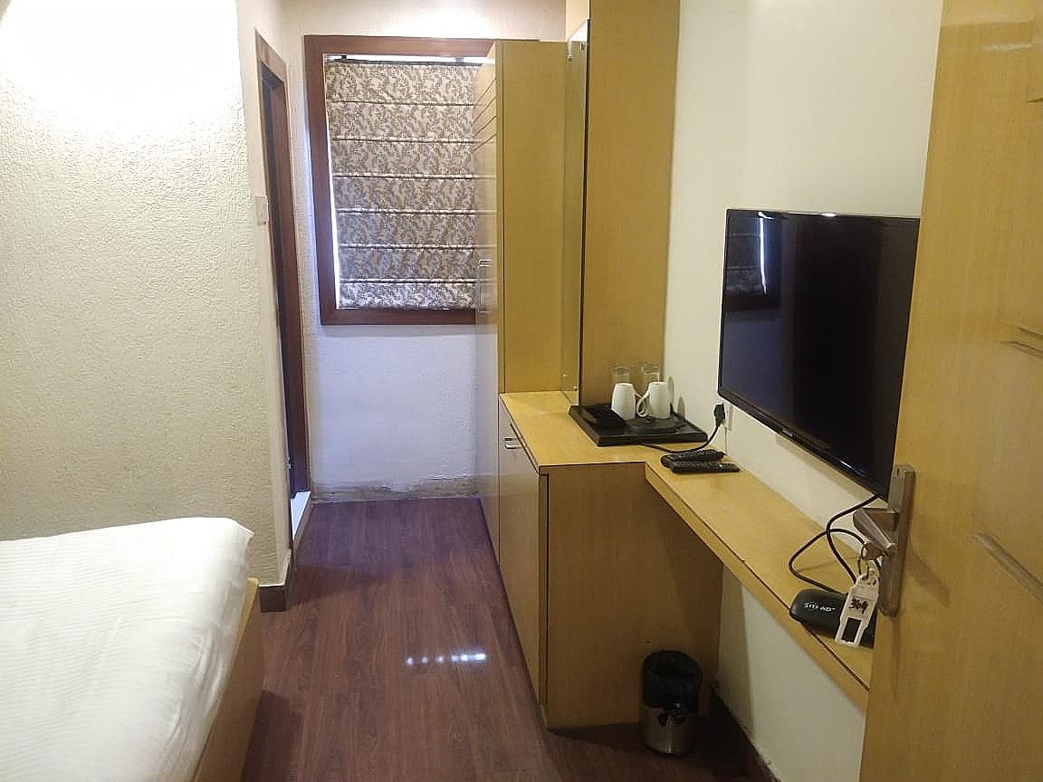 Hotel Emirates Standard  Room 6