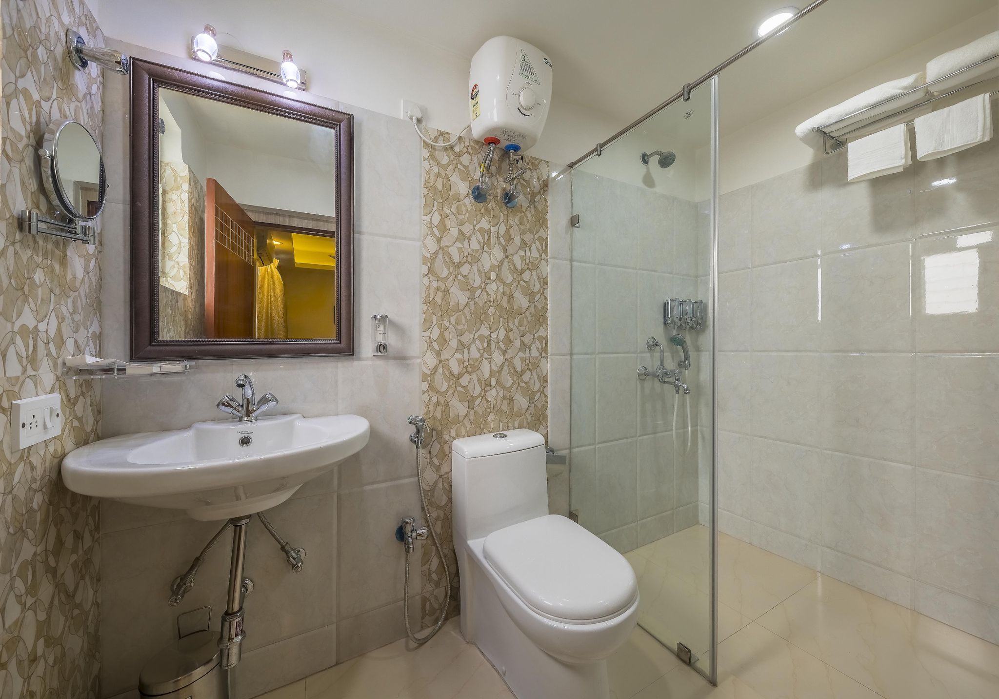 Hotel Emirates Standard  Room 3