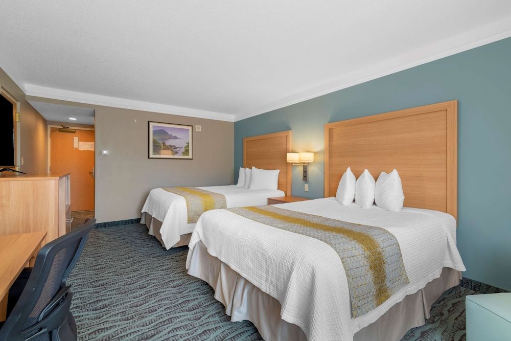 Best Western Plus Executive Court Inn & Conference Center Standard Room, 2 Queen Beds, Non Smoking, Microwave 2