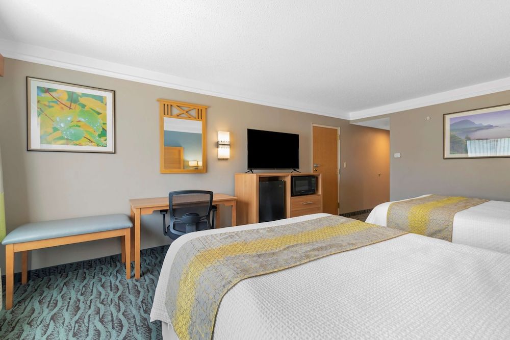 Best Western Plus Executive Court Inn & Conference Center Standard Room, 2 Queen Beds, Non Smoking, Microwave