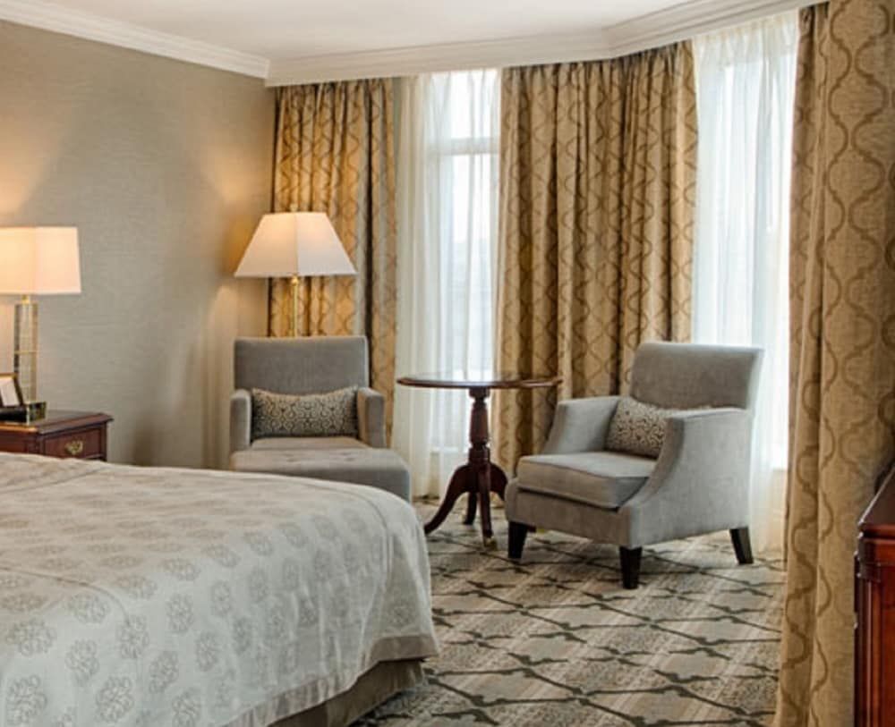 Deluxe Corner Room