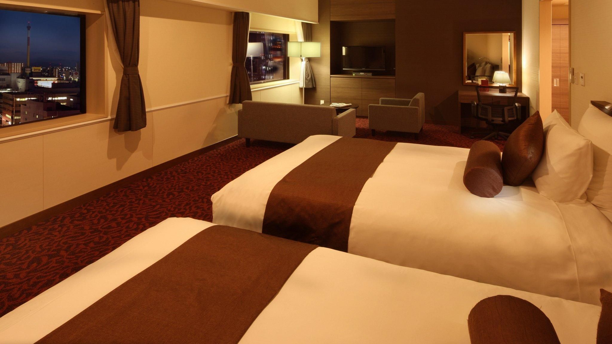 2 Single Suite Separate Bath And Walk In Shower
