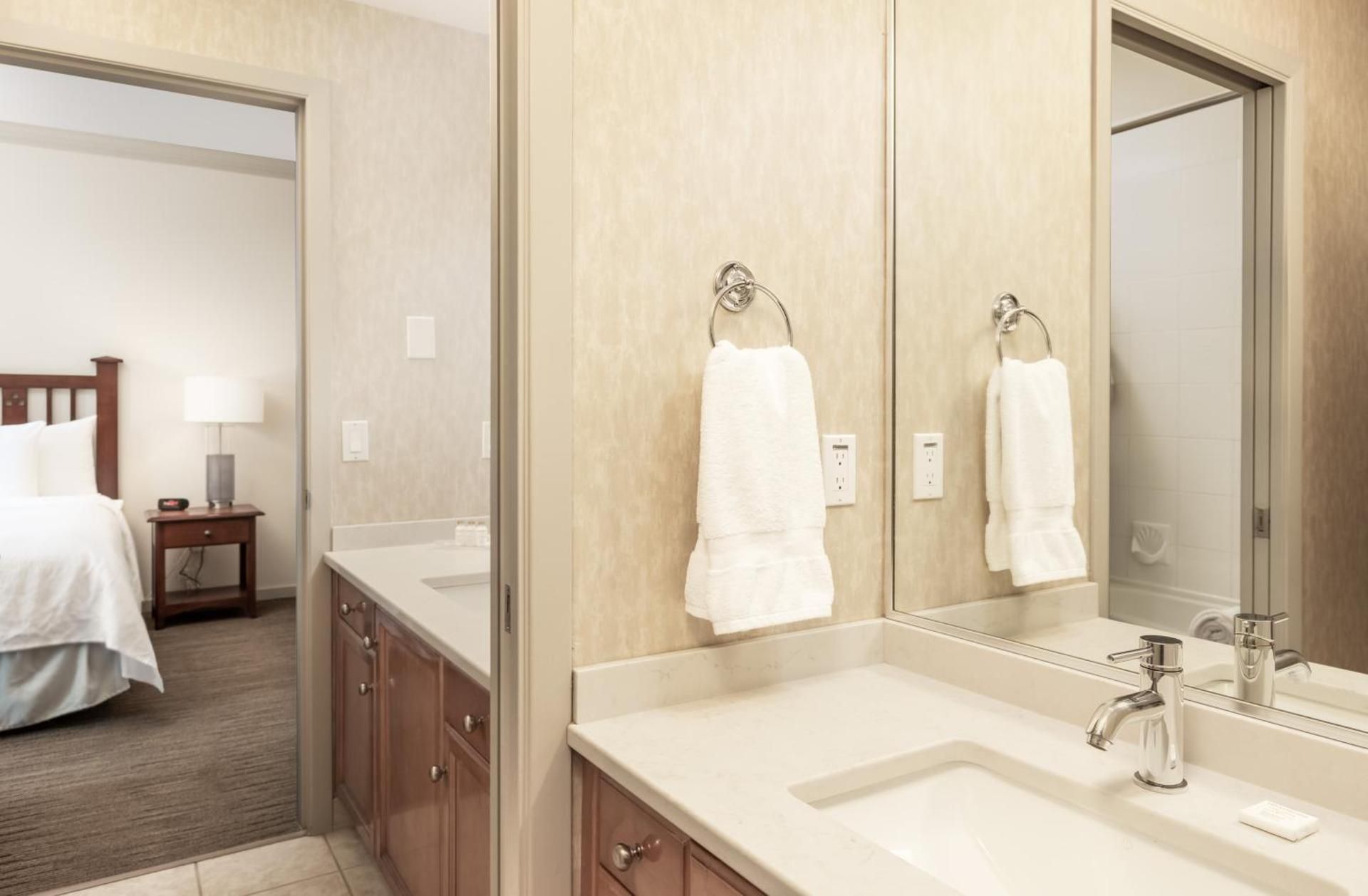 One-Bedroom Suite with Lake View