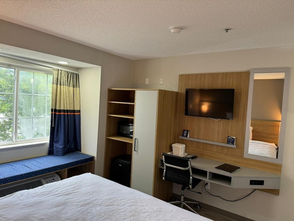 Room, 1 King Bed, Non Smoking