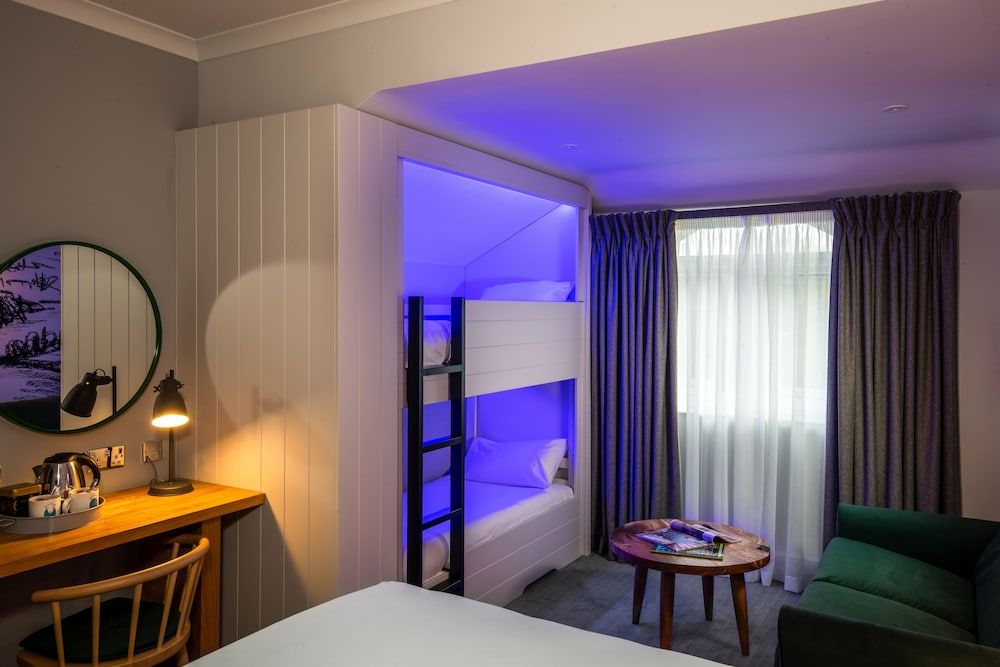 North Lakes Hotel And Spa Superior Family Room 2