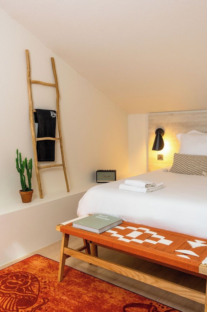 Economy Suite, 1 Queen Bed with Sofa bed, Garden View