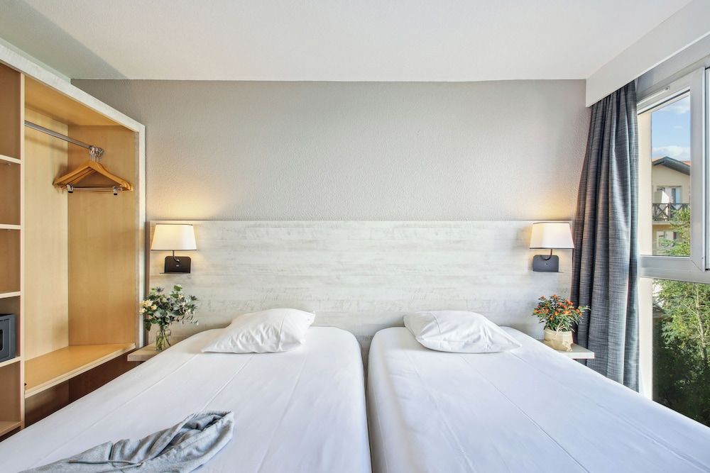 Standard Room, 2 Twin Beds, Garden View