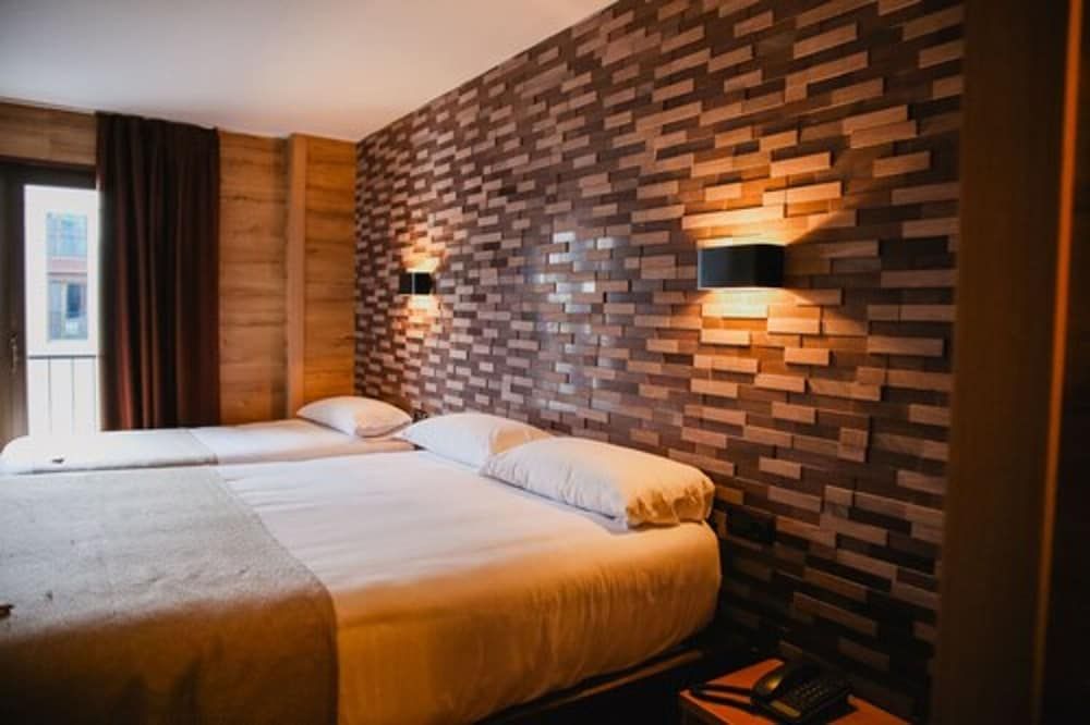 Hotel Cal Ruiz Triple Room 4