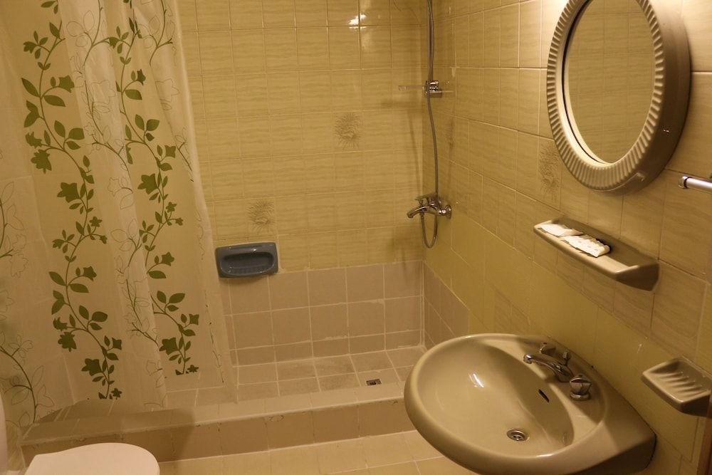 New Avon Hotel