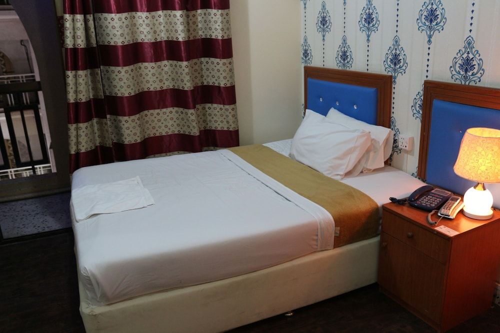 New Avon Hotel