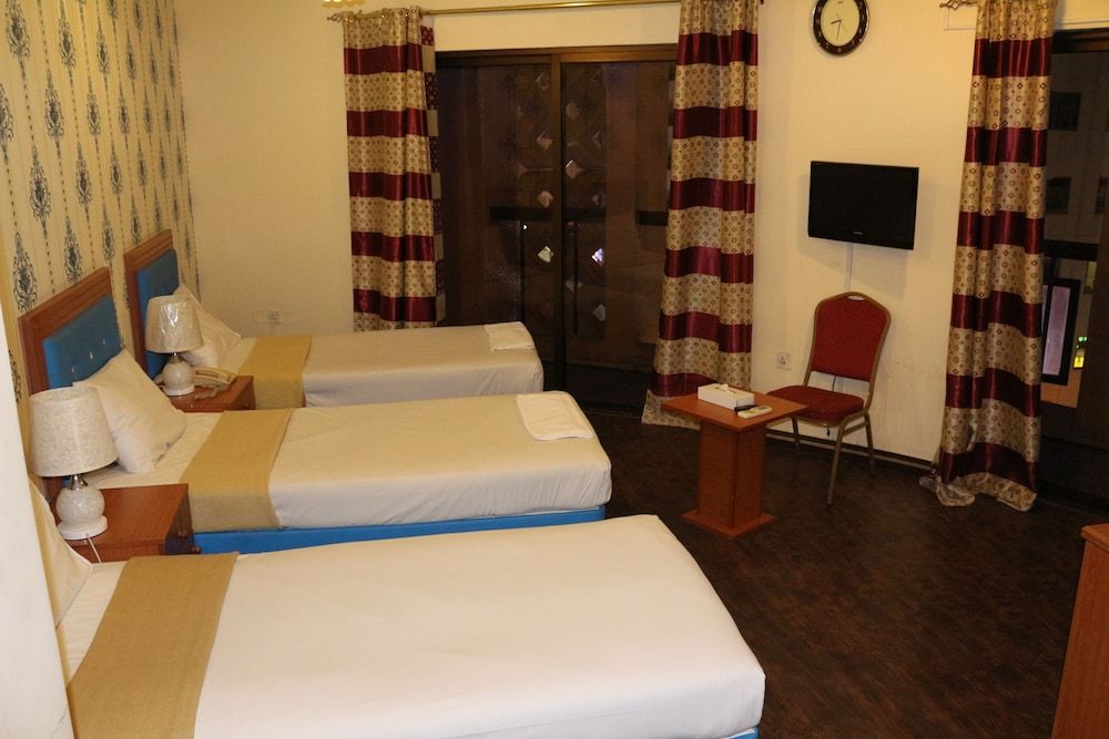 New Avon Hotel