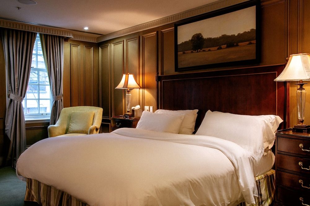 Windsor Arms Hotel Deluxe Suite, 1 King Bed with Sofa Bed
