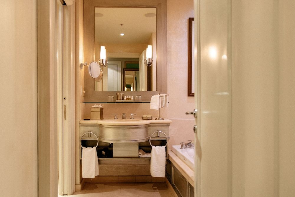 Windsor Arms Hotel Junior Suite, 1 King Bed with Sofa Bed 2