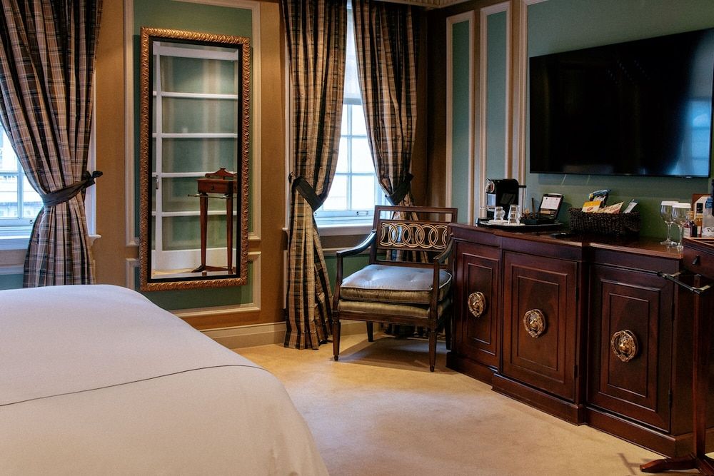 undefined Windsor Arms Hotel 3