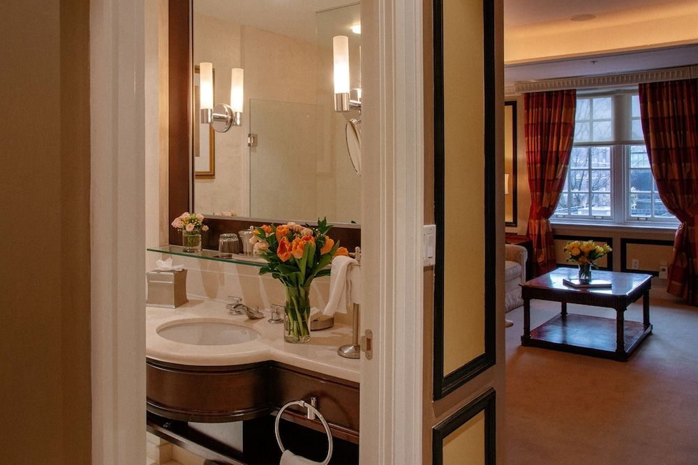 undefined Windsor Arms Hotel 10