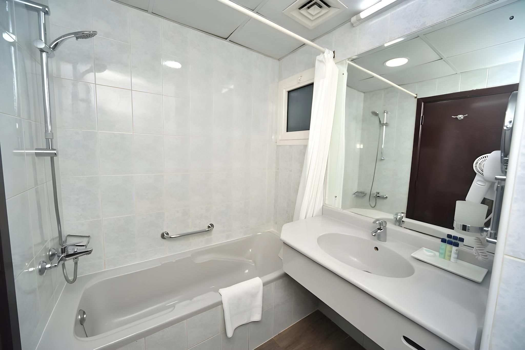 Nejoum Al Emarat Standard Room 2