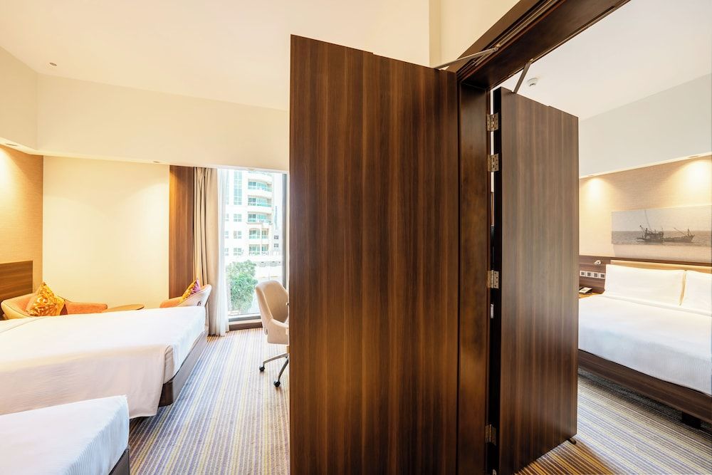 undefined Hampton by Hilton Dubai Airport 7