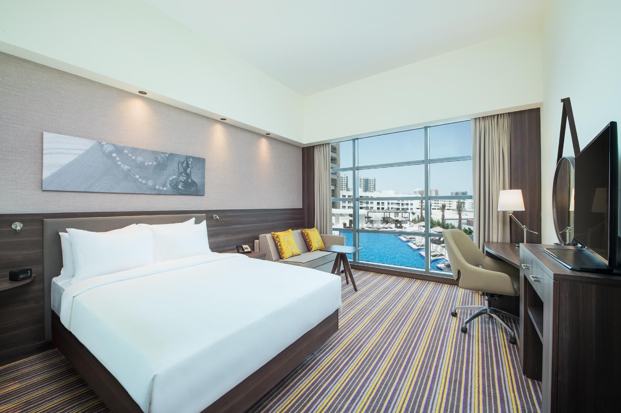 QUEEN ROOM WITH PULL-OUT SOFA NON SMOKING