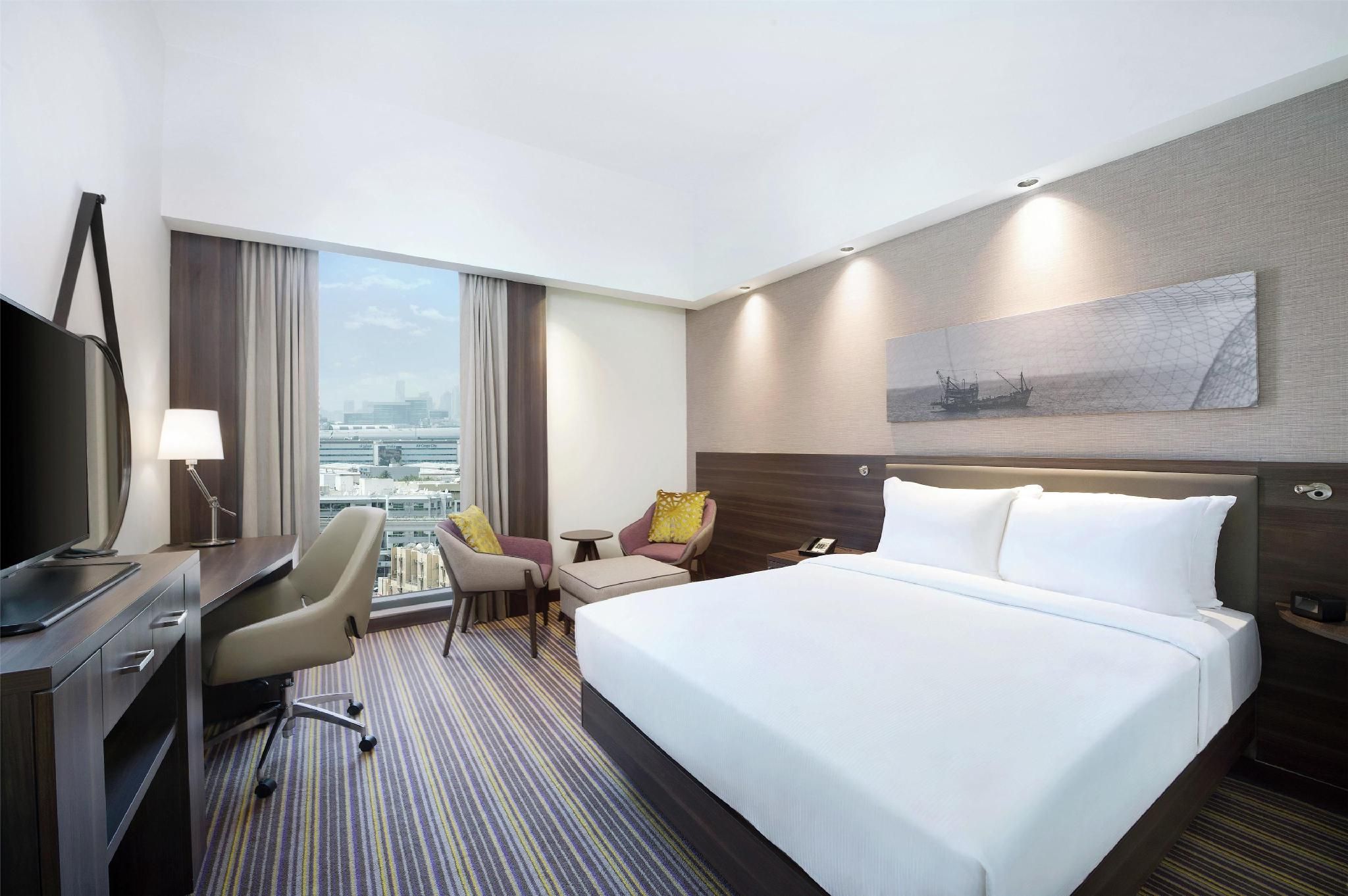 Hampton by Hilton Dubai Airport Queen Room Smoking 2