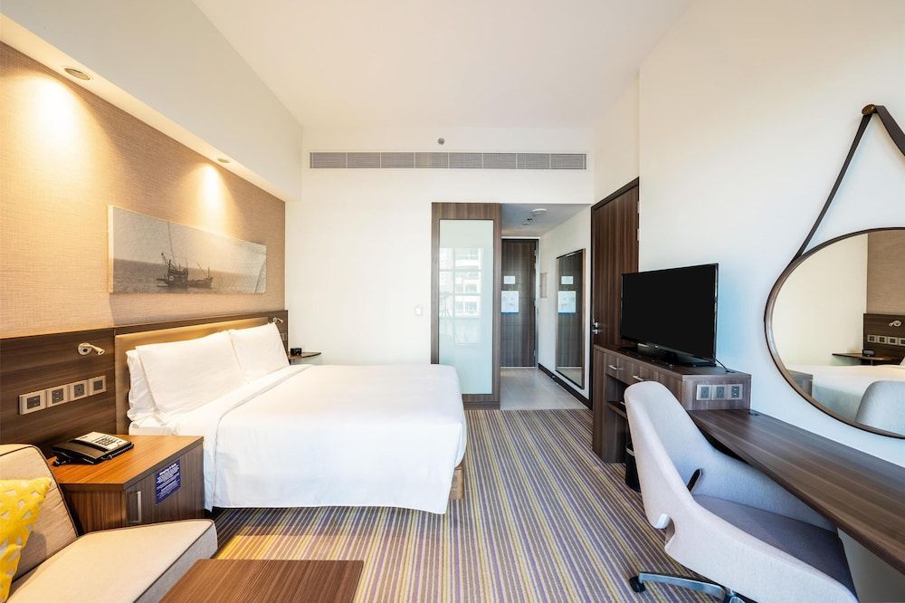 undefined Hampton by Hilton Dubai Airport 9