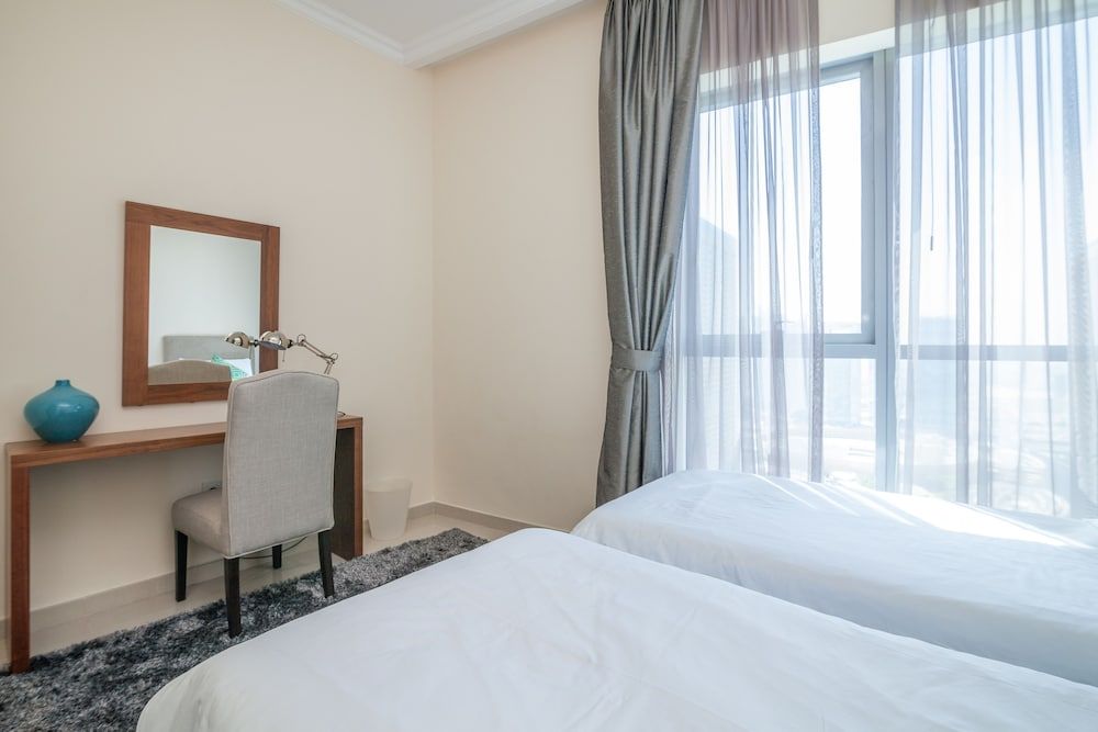 undefined Bay Central- 4 Bedroom Apartment 4