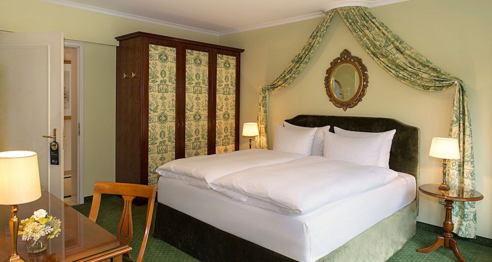 Victor's Residenz-Hotel Saarbrücken Deluxe Double Room, Hill View 2