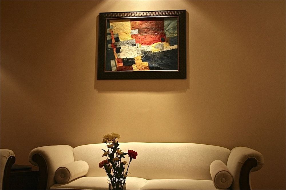 Trianon Hotel Executive Suite, 1 King Bed 12