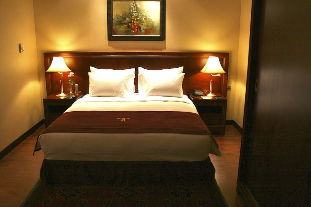 Trianon Hotel Deluxe Double Room, 1 King Bed 5