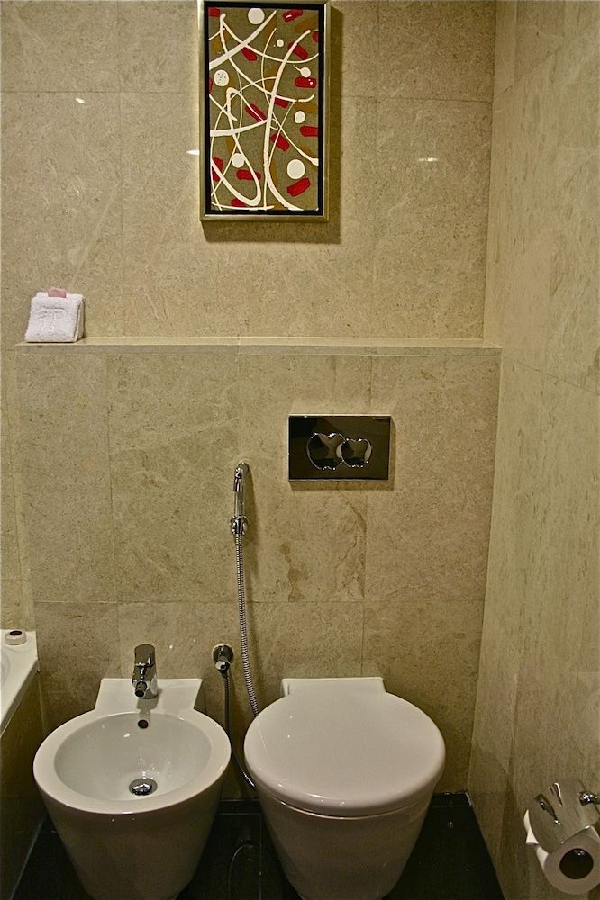 Trianon Hotel Family Suite, 1 King Bed 9