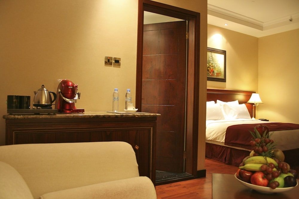 Trianon Hotel Deluxe Double Room, 1 King Bed 11