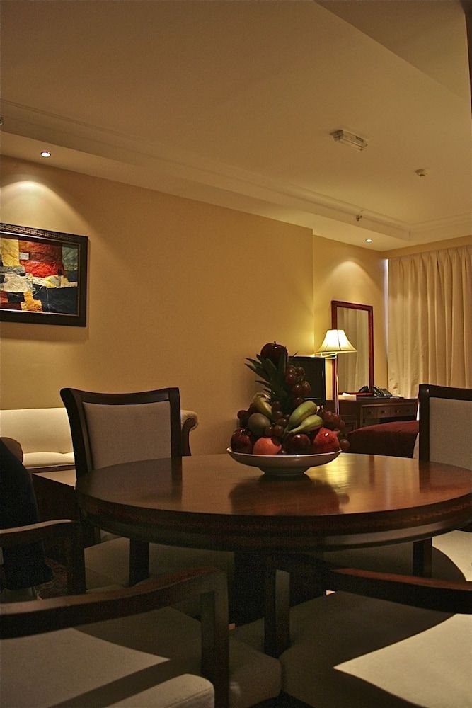 Trianon Hotel Executive Suite, 1 King Bed 17