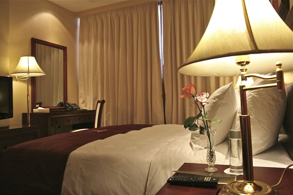 Trianon Hotel Executive Suite, 1 King Bed 2