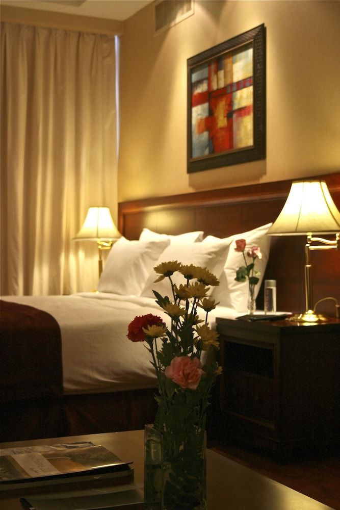 Trianon Hotel Executive Suite, 1 King Bed 5