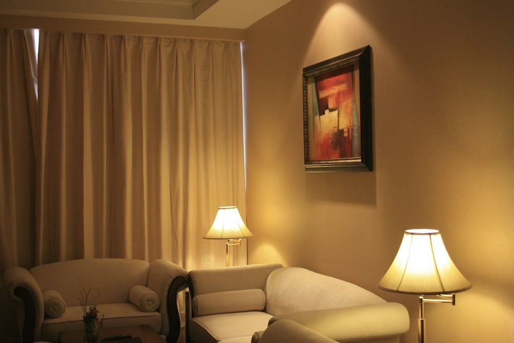 Trianon Hotel Family Suite, 1 King Bed 24