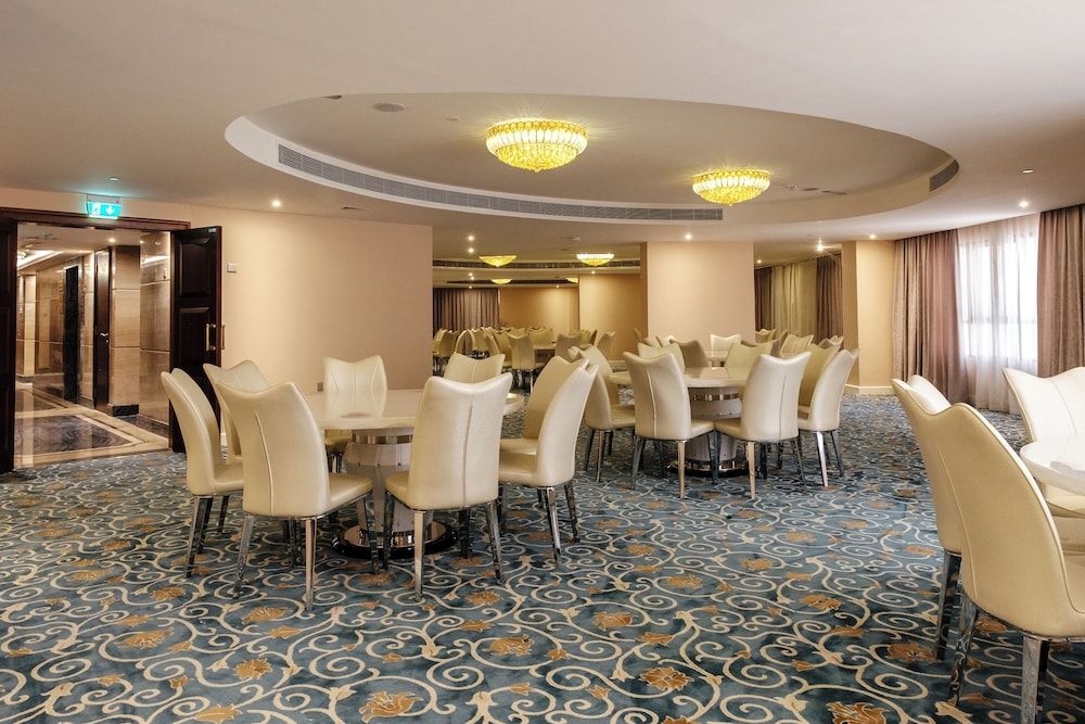 undefined CRYSTAL PLAZA AL MAJAZ HOTEL 8