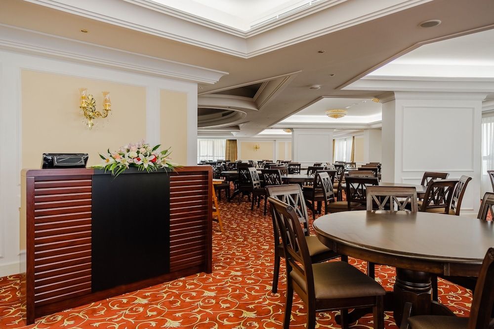 undefined CRYSTAL PLAZA AL MAJAZ HOTEL 6