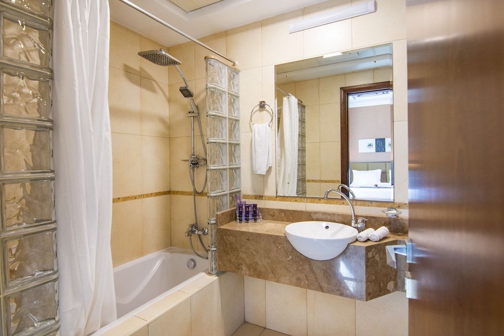 Mughal Suites Deluxe One-Bedroom Apartment 2