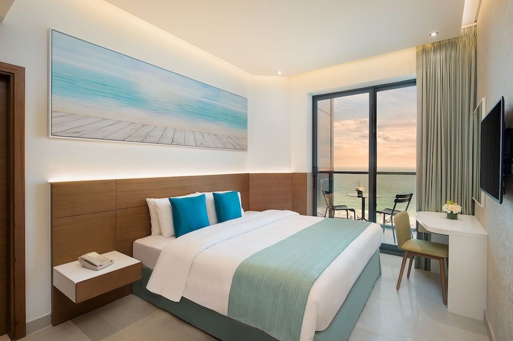Standard Room, 1 King Bed, Non Smoking, Sea View