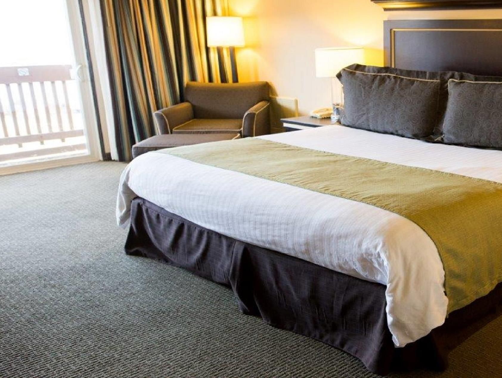 1 King Bed Mobility Accessible with Bathtub