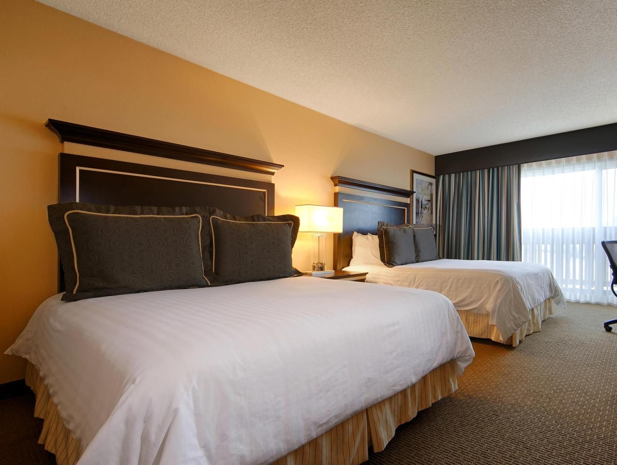 2 Queen Beds