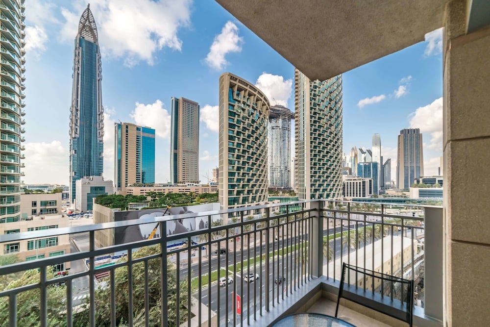 Yanjoon Holiday Homes - Standpoint Tower Deluxe Apartment, 1 Bedroom, City View 2