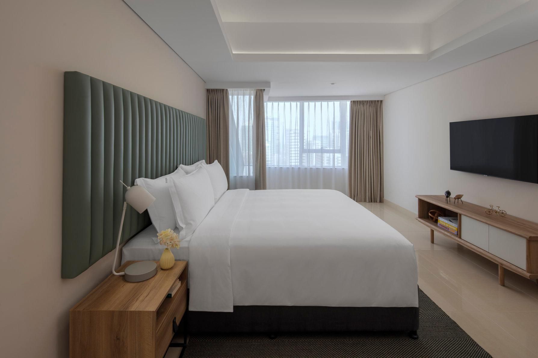 1 King 1 Bedroom Suite City View