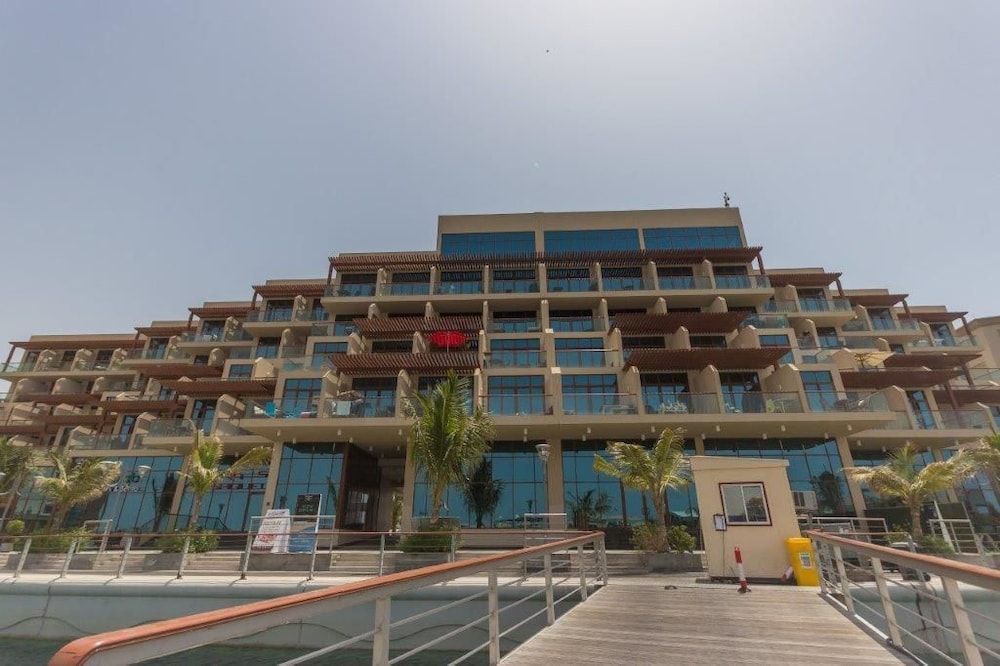 undefined Yanjoon Holiday Homes - Palm Views 2