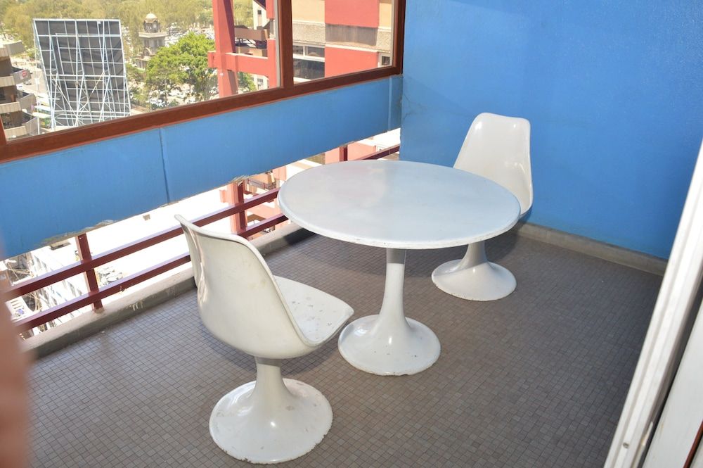 undefined Mayhouse 680 Hotel 4