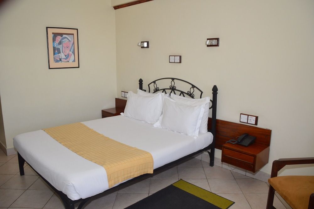 undefined Mayhouse 680 Hotel 5