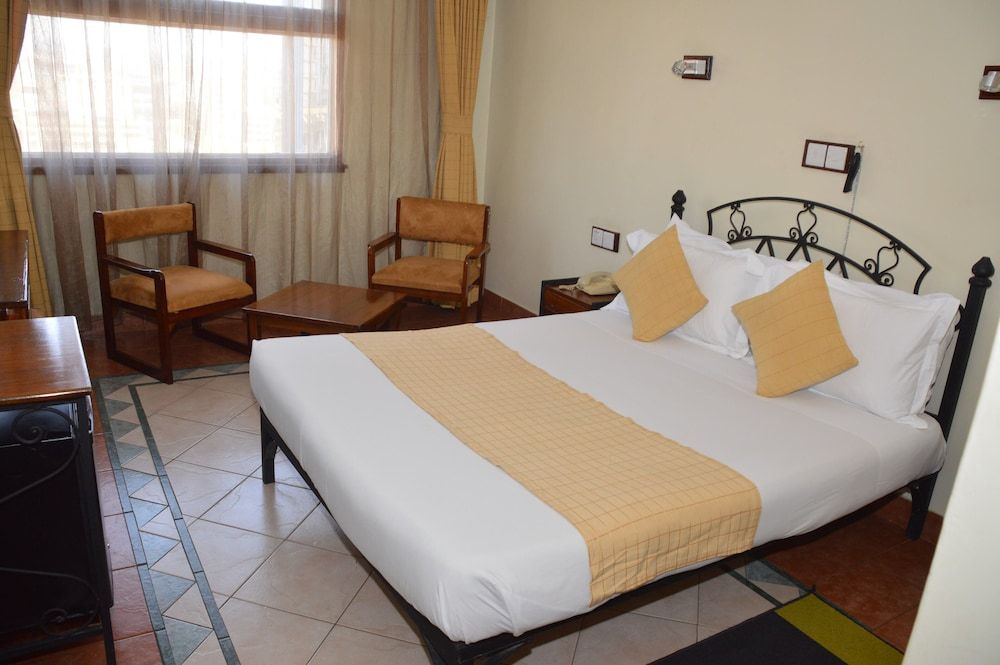 undefined Mayhouse 680 Hotel 10