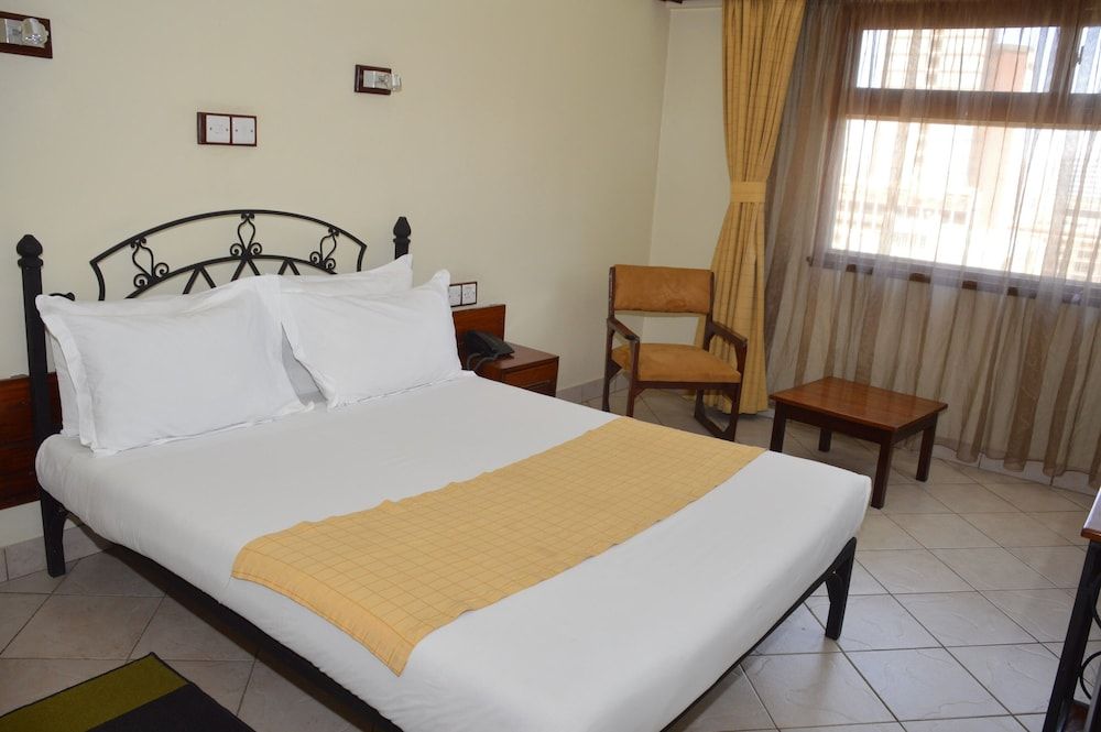 undefined Mayhouse 680 Hotel 8