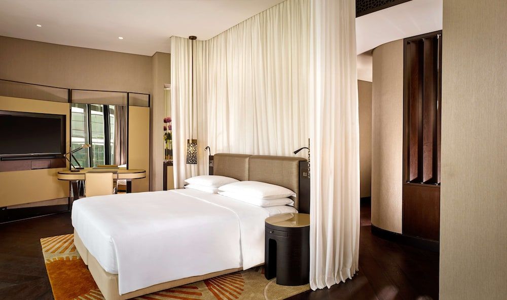 Grand Suite, 1 King Bed, Balcony