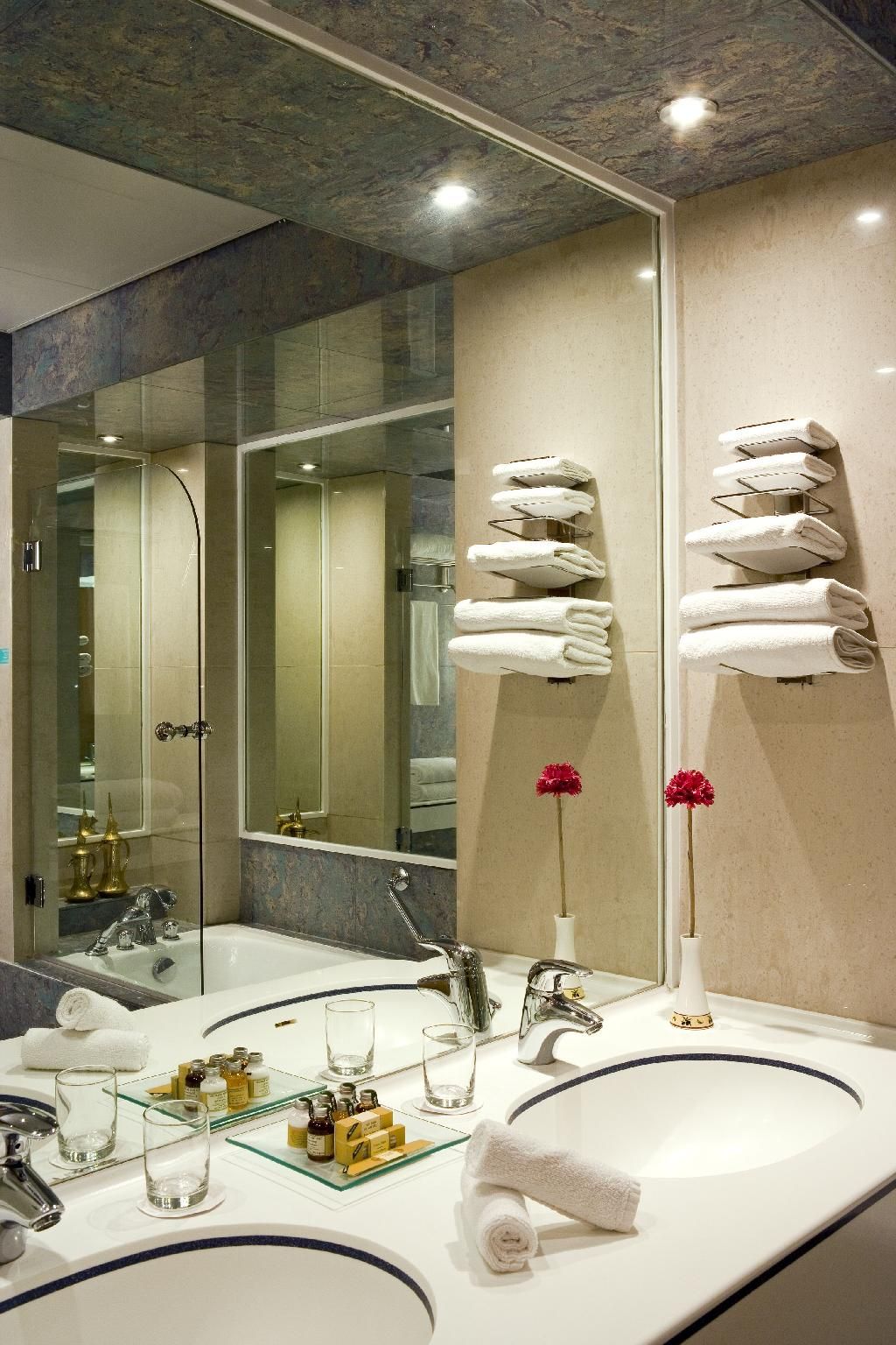 Oryx Grand Jebel Hafeet Deluxe Room with 2 Single Beds 3